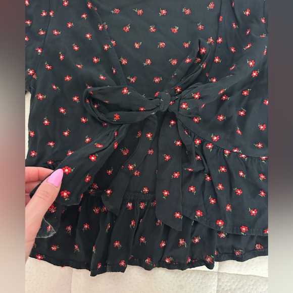 Brandy Melville Black Floral Tie-Front Blouse Size S - Picture 2 of 4